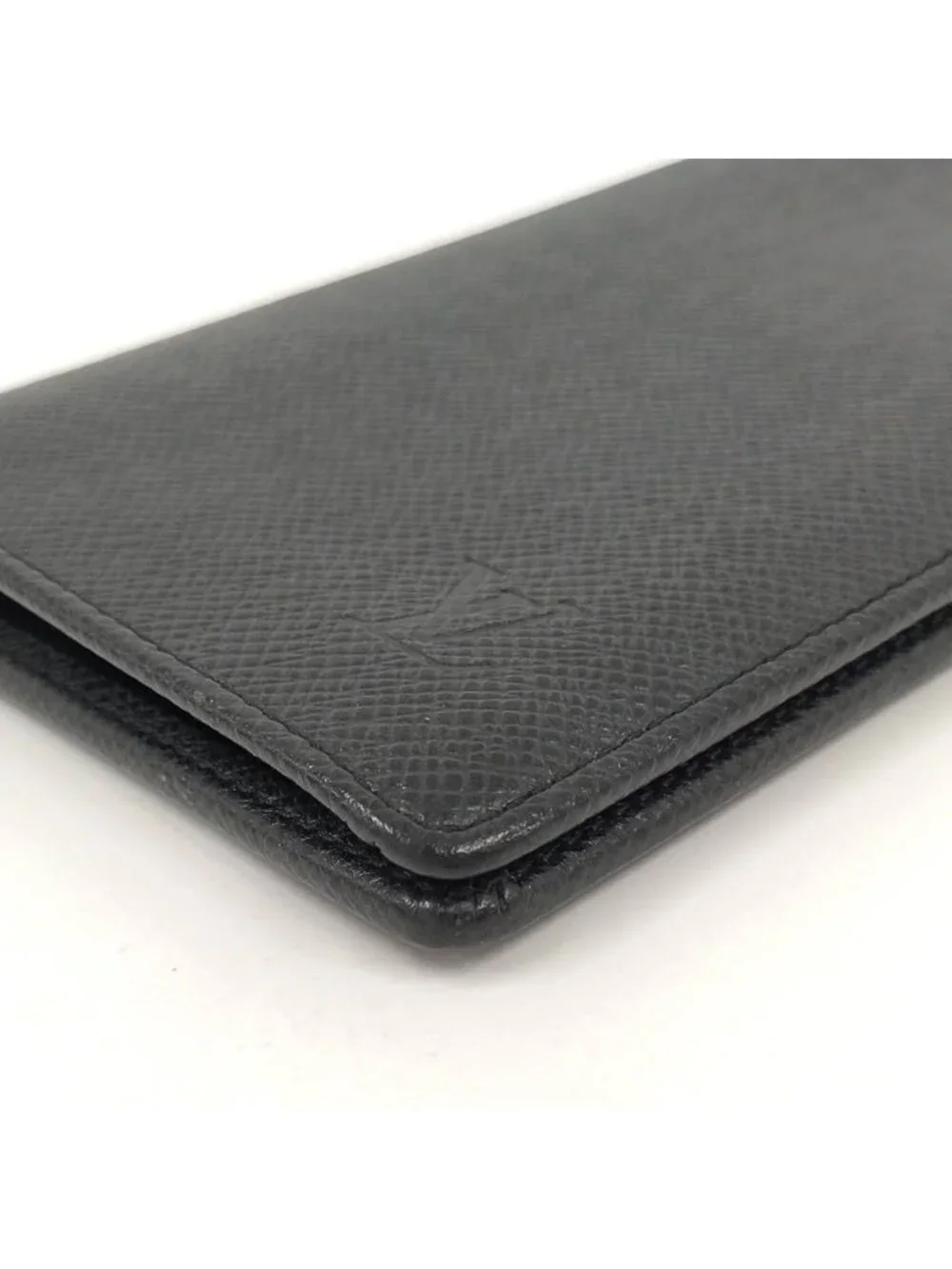 Louis Vuitton Portefeuille Brazza Taiga Wallet